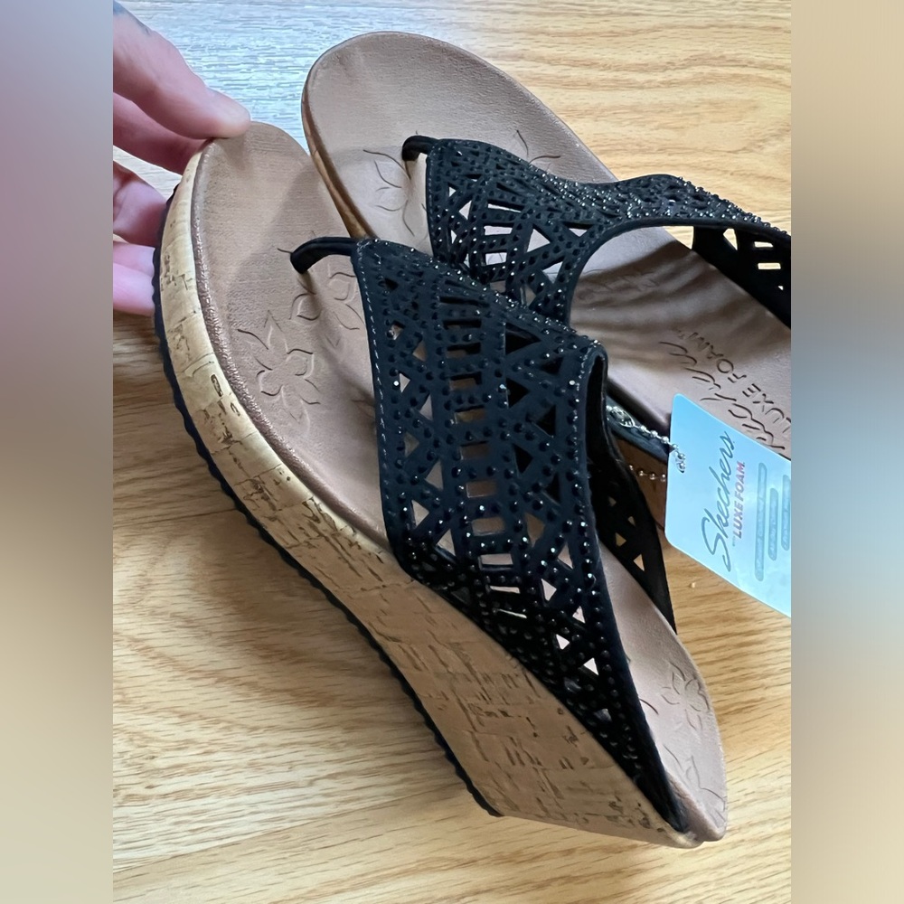 skechers luxe foam sandals